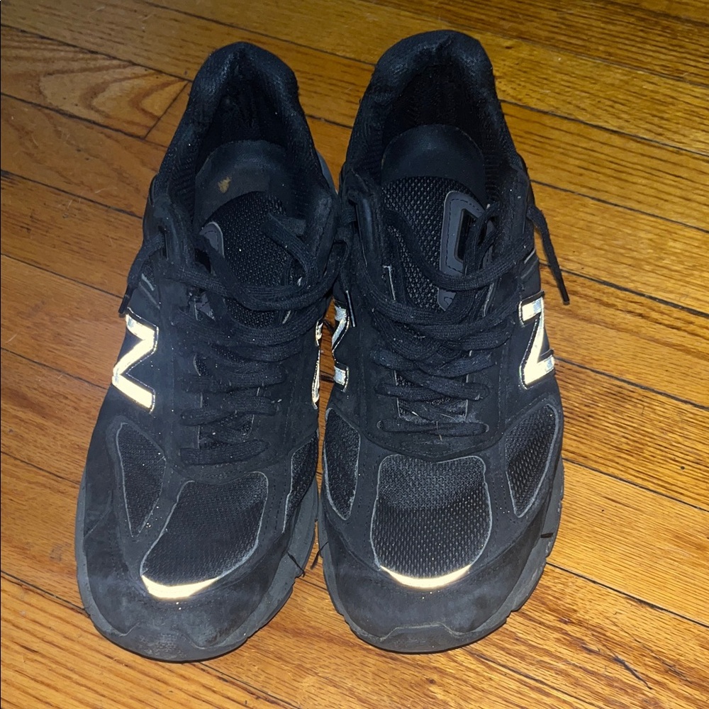 New Balance Men's Black and White Sneakers